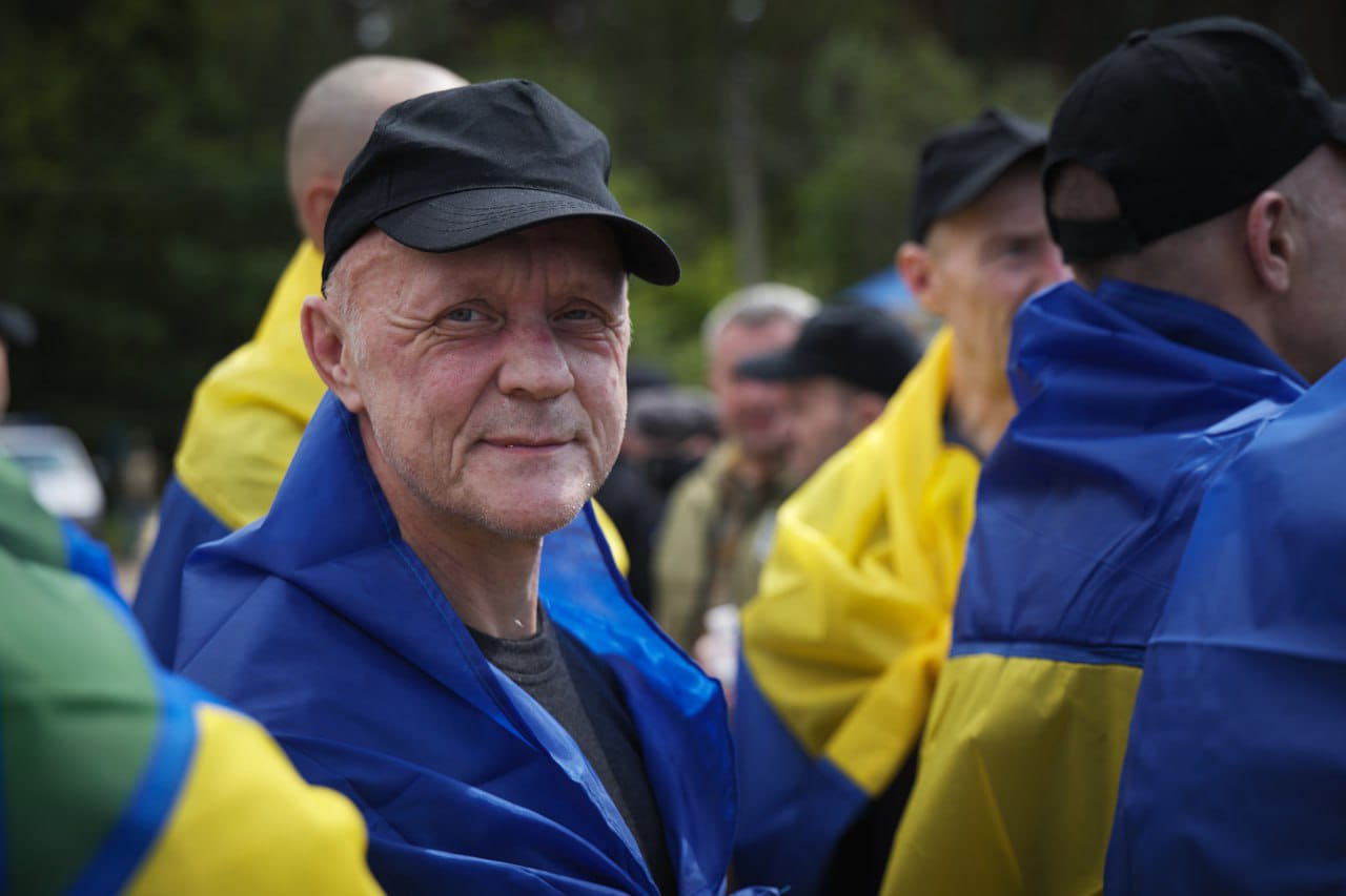 Presiden Ukraina Volodymyr Zelenskyy mengatakan bahwa tawanan perang yang telah pulang terdiri atas tentara, Garda Nasional, dan penjaga perbatasan. Ini adalah tahap kedua dari pemulangan tentara yang terluka parah dan sakit parah. (Sumber: @V_Zelenskiy_official)