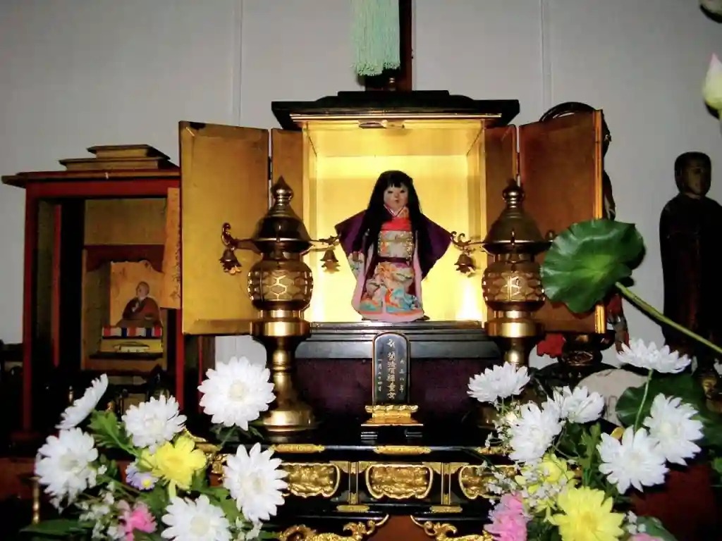 Menelusuri Misteri Boneka Okiku yang Berhantu dari Hokkaido