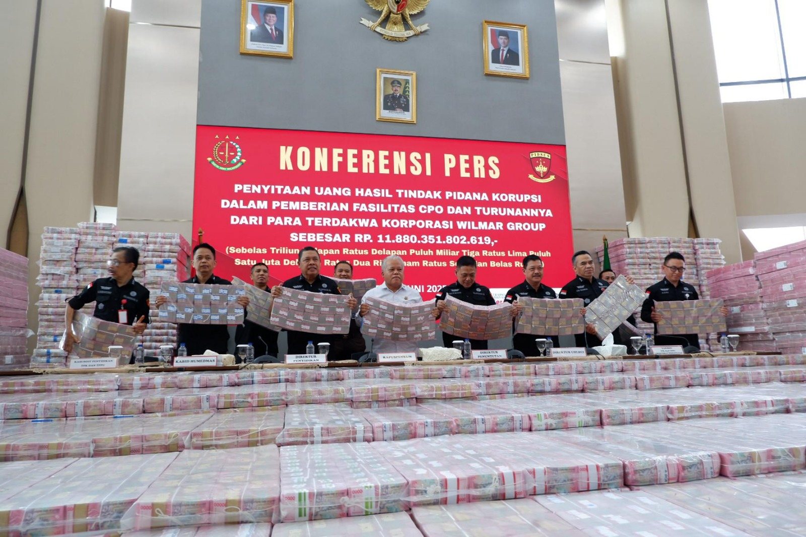 Kejagung Pamerkan Uang Sitaan Kasus CPO