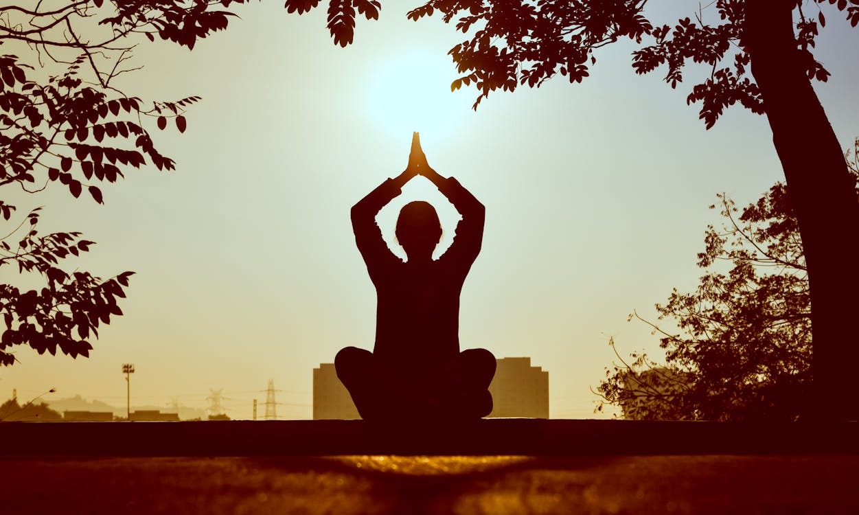 Mengenal Sejarah, Jenis dan Manfaat Olahraga Yoga untuk Kesehatan