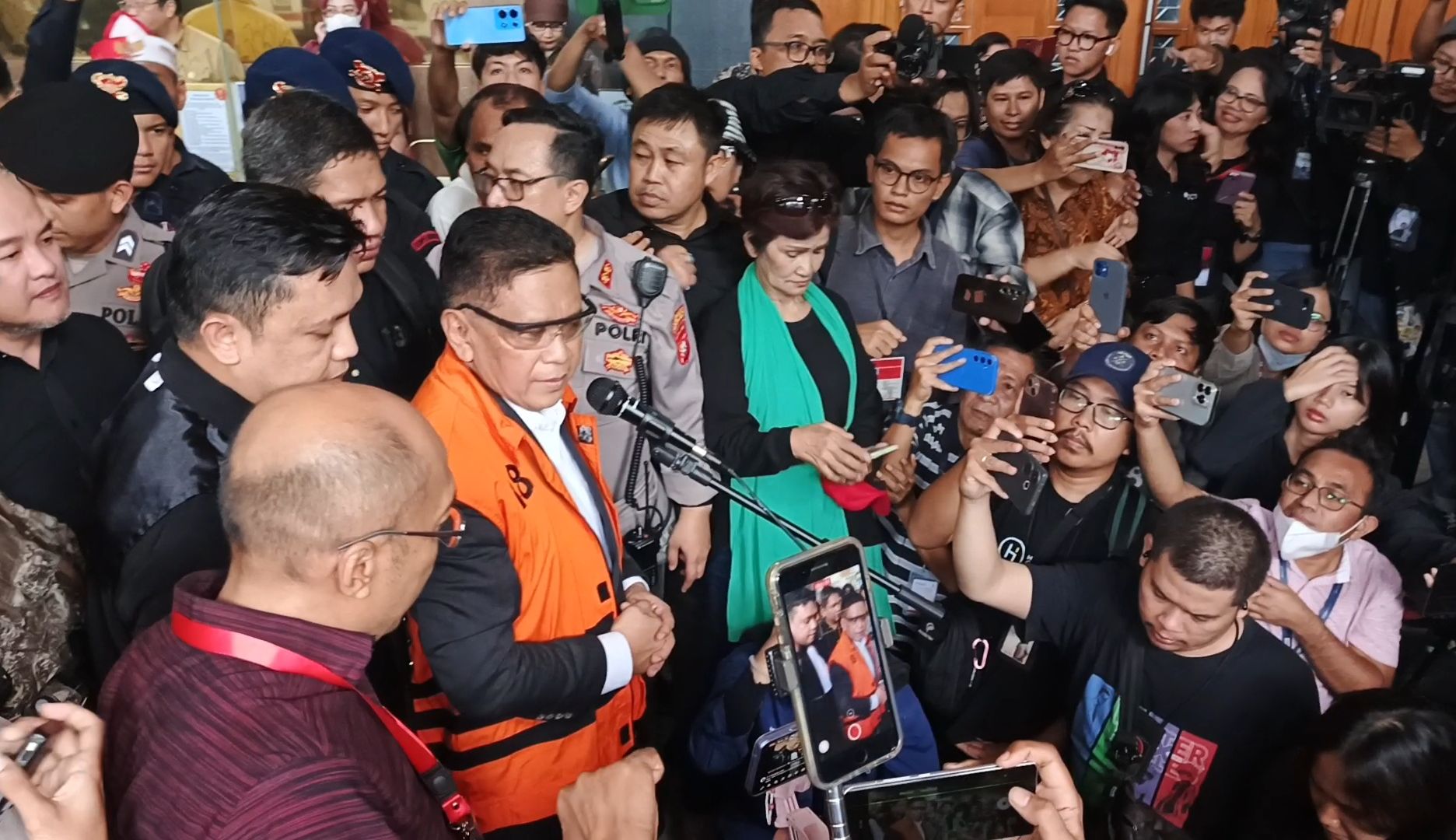 Terdakwa kasus suap dan perintangan penyidikan, Hasto Kristiyanto. (Foto: Sulindo/Iqyanut Taufik)