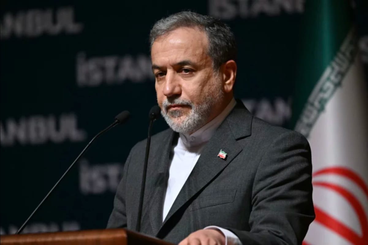 Menteri Luar Negeri Iran Abbas Araghchi berbicara dalam konferensi pers di Istanbul. (Sumber: NPR)