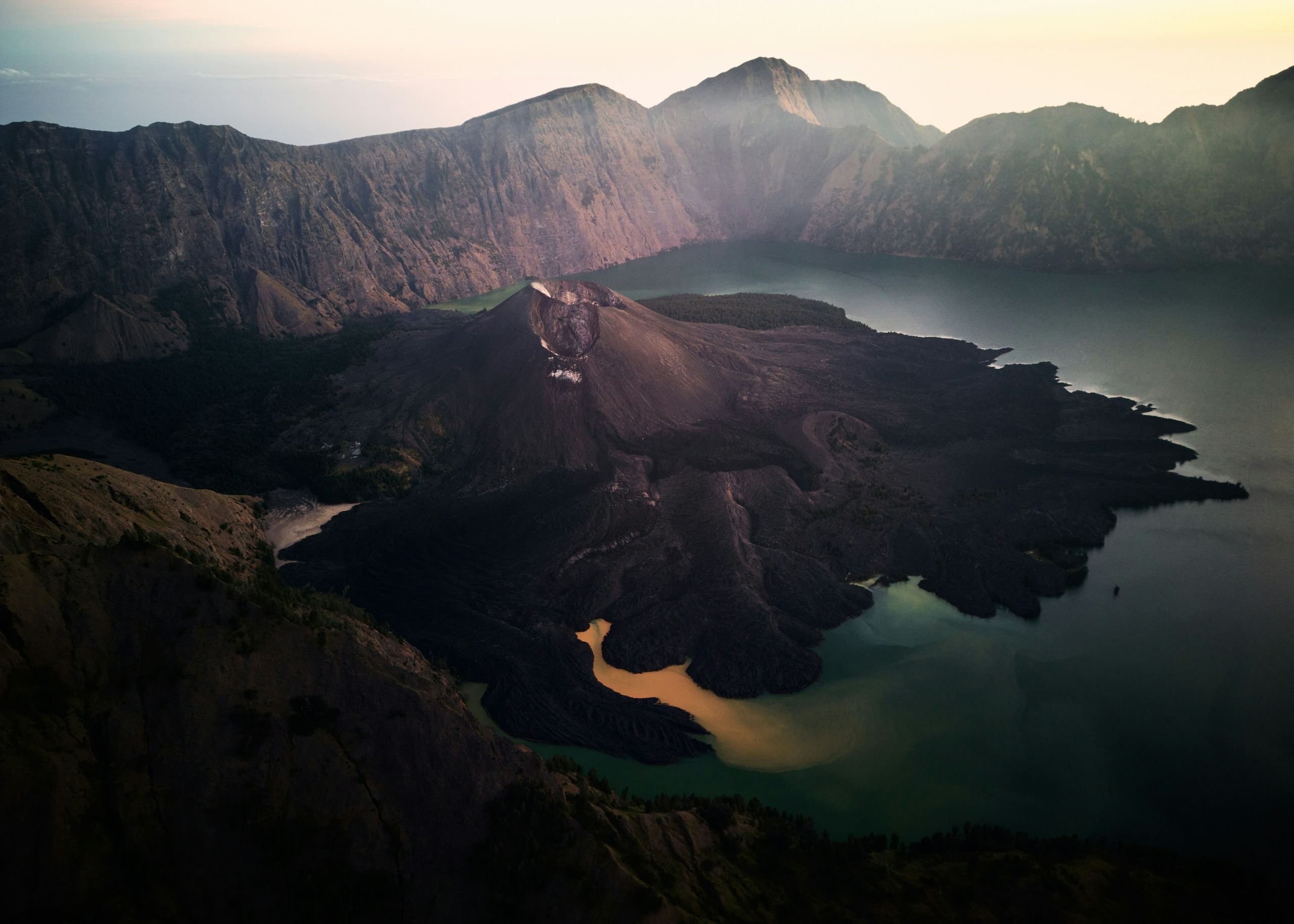 Tragedi Juliana Marins di Rinjani: Alarm Kegagalan Komunikasi Keselamatan Wisata Alam