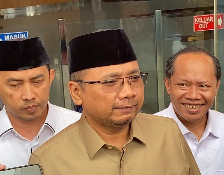 Yaqut Qoumas saat keluar gedung Merah Putih KPK. (Foto: Sulindo/Iqyanut Taufik)