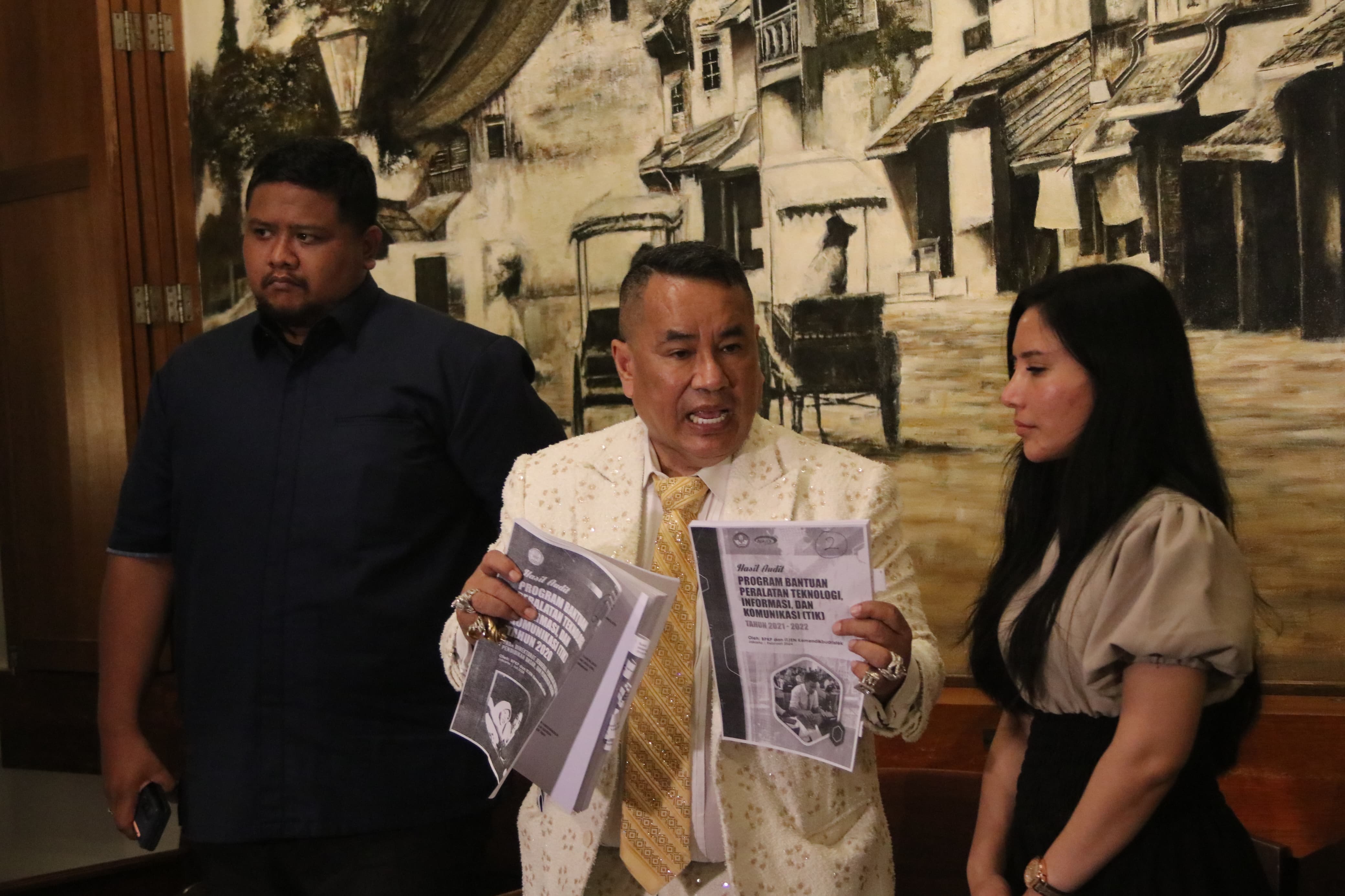 Nadiem Makarim Tersangka, Hotman Paris: Kasus Nadiem Mirip Kasus Tom Lembong