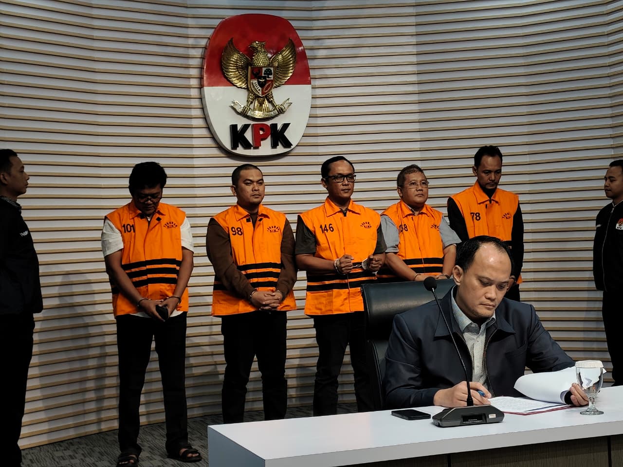 ‎KPK Tetapkan Bupati Lampung Tengah sebagai Tersangka ‎
