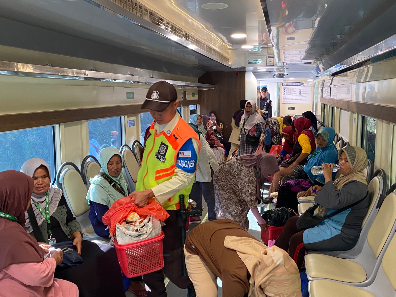 Hari Pertama Beroperasi, Kereta Petani dan Pedagang Layani 87 Pengguna Hingga Sore Hari