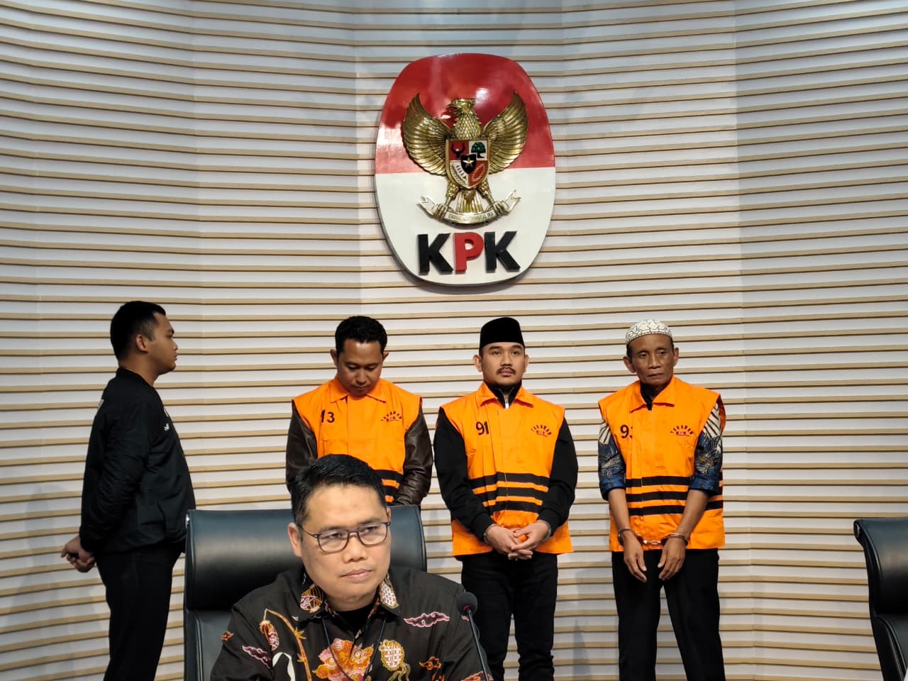 KPK Tetapkan Bupati Bekasi dan Dua Lainnya Tersangka Suap Ijon Proyek, Nilai Capai Rp9,5 Miliar