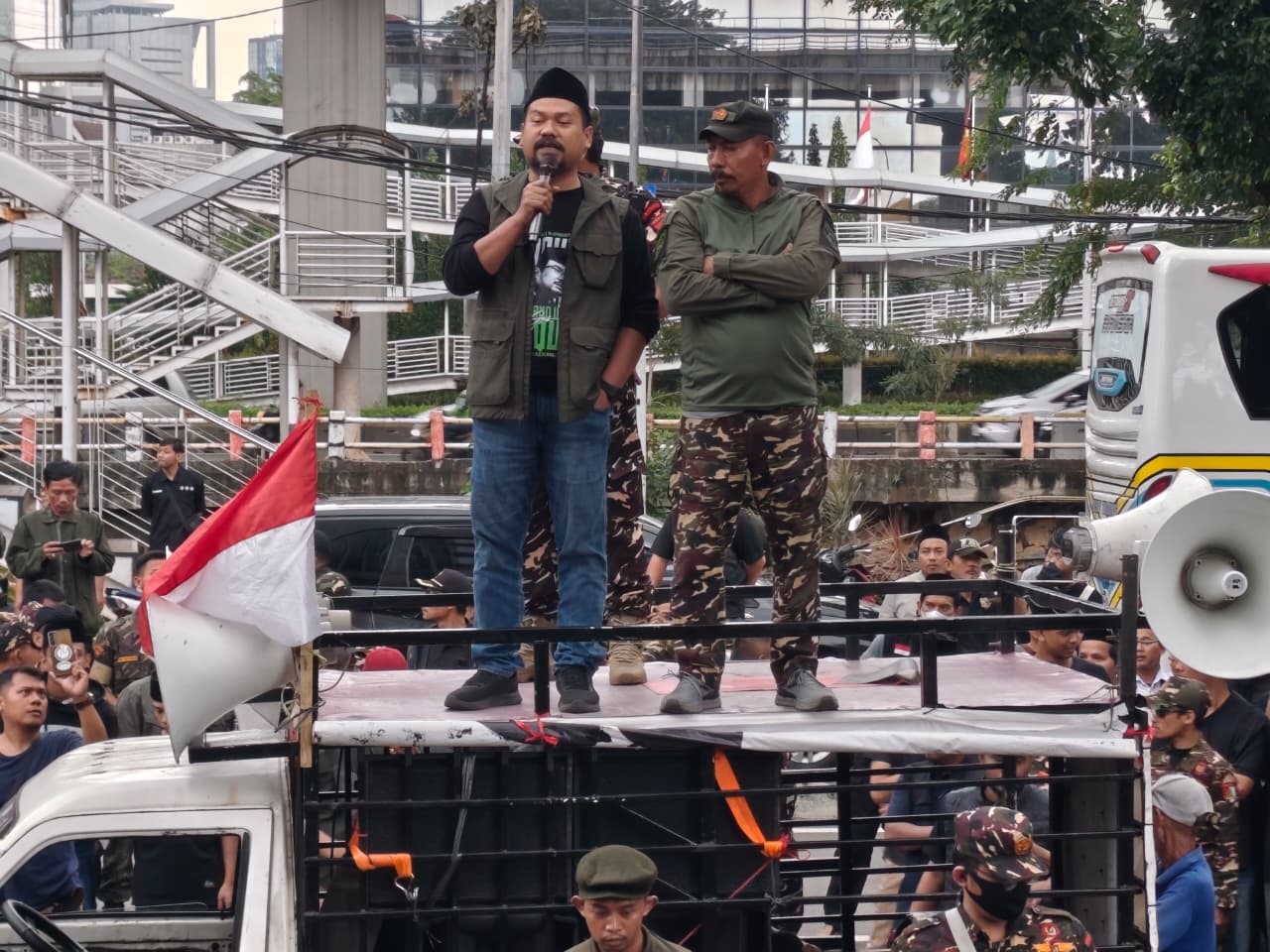 ‎Ratusan Banser Menggelar Demonstrasi di Gedung KPK