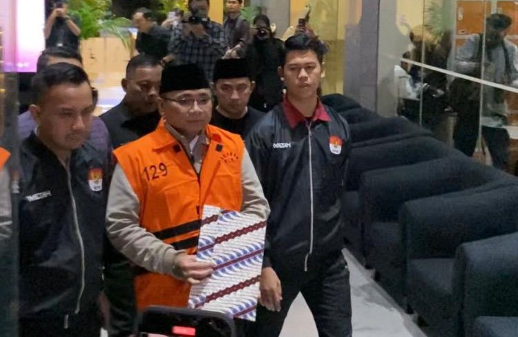 KPK Resmi Tahan Mantan Menag Yaqut: Kerugian Keuangan Negara Mencapai Rp622 miliar.